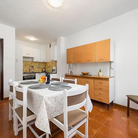 אומאג House With Apartments Mila מראה חיצוני תמונה
