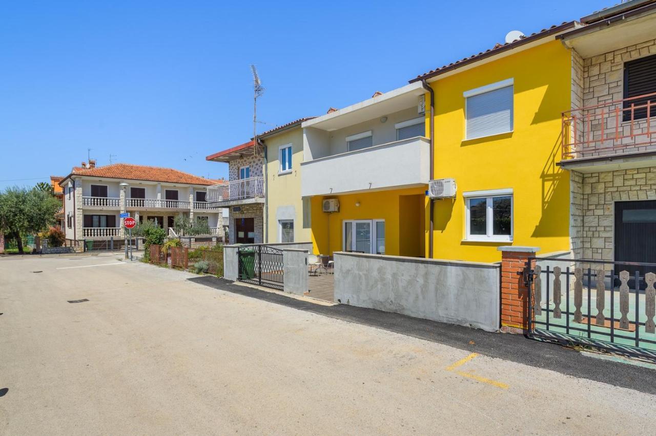 אומאג House With Apartments Mila מראה חיצוני תמונה