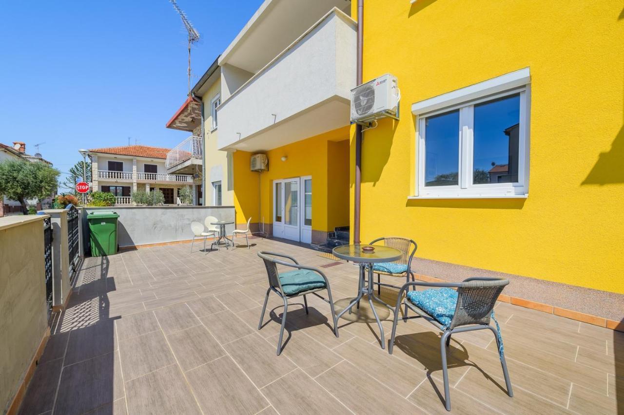 אומאג House With Apartments Mila מראה חיצוני תמונה