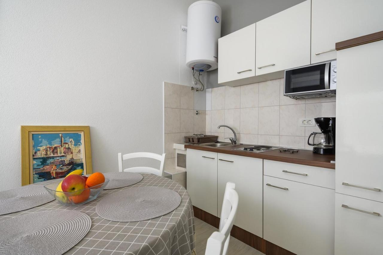 אומאג House With Apartments Mila מראה חיצוני תמונה