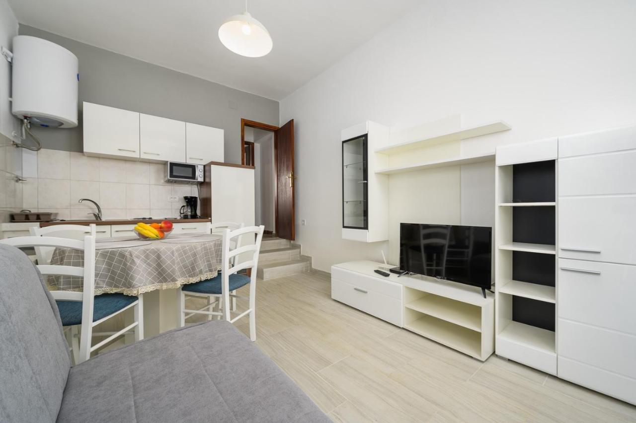 אומאג House With Apartments Mila מראה חיצוני תמונה
