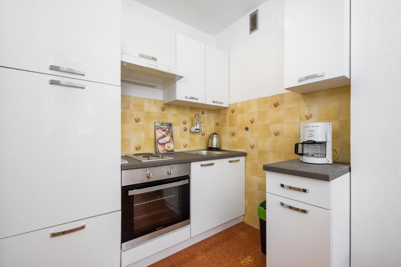 אומאג House With Apartments Mila מראה חיצוני תמונה