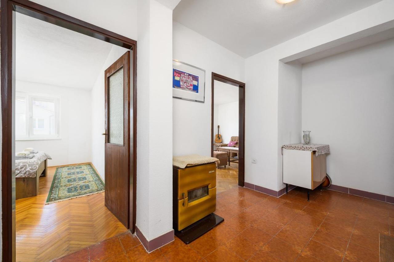 אומאג House With Apartments Mila מראה חיצוני תמונה