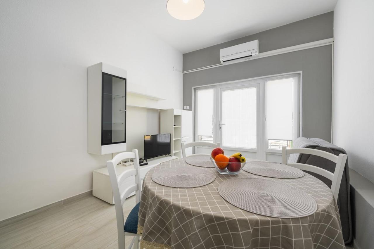 אומאג House With Apartments Mila מראה חיצוני תמונה